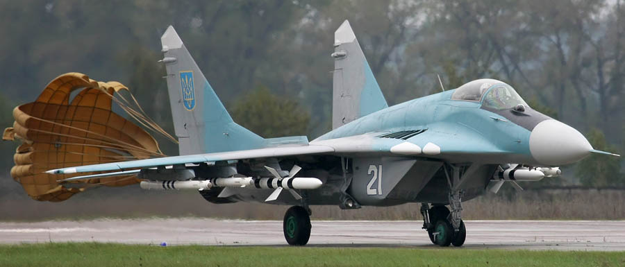ОКБ МиГ. Микоян и Гуревич МиГ-29 (9-13) — советский/российский истребитель четвёртого поколения ОКБ МиГ. Микоян и Гуревич МиГ-29 (9-13) — советский/российский истребитель четвёртого поколения