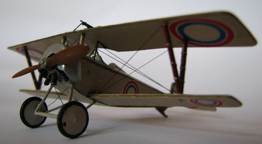 Nieuport 11 «Bebe» (Ньюпор 11 «Бебе») — компактный одностоечный полутораплан цельнодеревянной конструкции